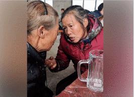 被邻居大妈支配的恐惧什么梗